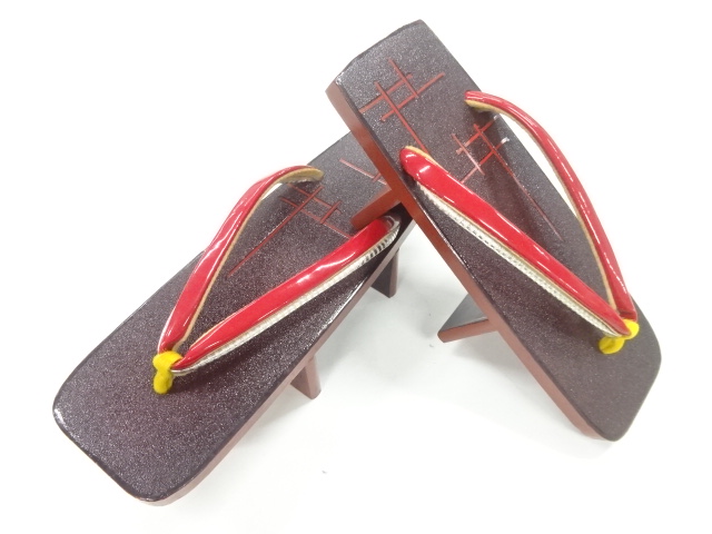 JAPANESE PAULOWNIA GETA (22.5 cm) / ABSTRACT PATTERNJAPANESE PAULOWNIA GETA (22.5 cm)